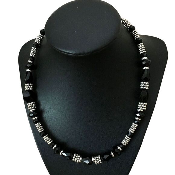 Y2K Napier Black Faceted Beads & Silver Tone Necklace - Picture 2 of 4